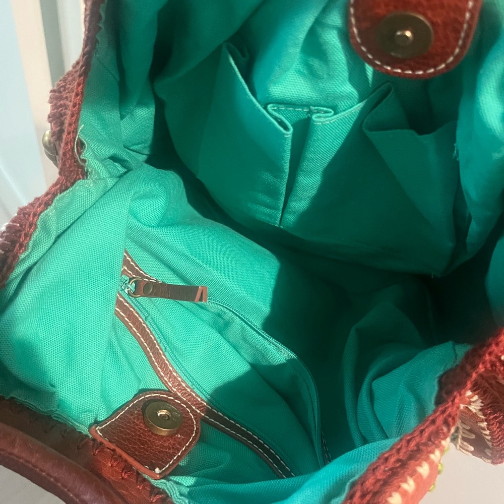 Isabella Fiore Brown Crochet Shoulder Bag with Green and Cream Accents - Picture 4 of 4